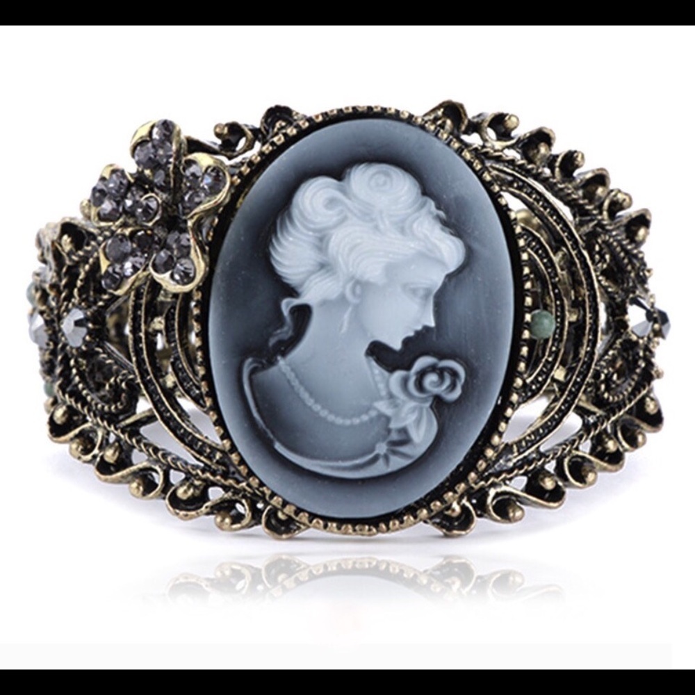 New Vintage Style Cameo Bracelet